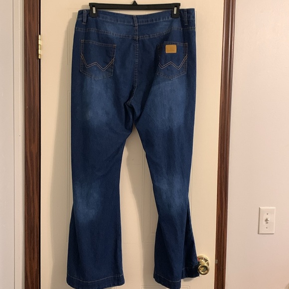 Med wash bell bottom jeans - Picture 2 of 2